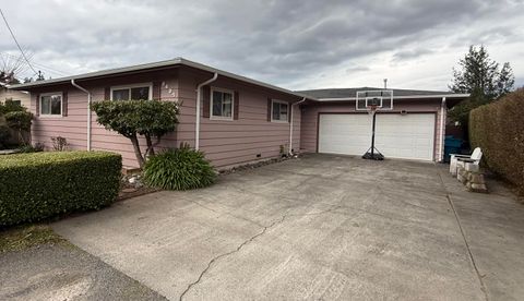 Photo of 2437 Bainbridge Street, Eureka, CA 95503 (MLS # 271605)