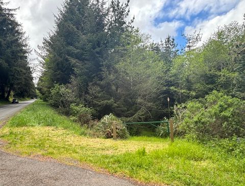 Photo of 830 Eel River Drive, Loleta, CA 95551 (MLS # 272000)