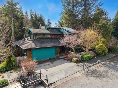 Photo of 2008 Burns Drive, Eureka, CA 95503 (MLS # 271758)