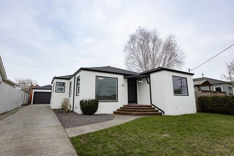 Photo of 1316 K Street, Eureka, CA 95501 (MLS # 271580)
