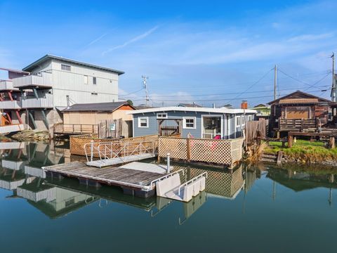 Photo of 31 Crab Street, Eureka, CA 95503 (MLS # 271908)