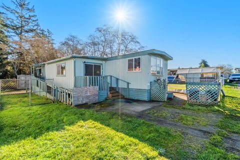 Photo of 2331 Central Avenue #Q, McKinleyville, CA 95519 (MLS # 271668)