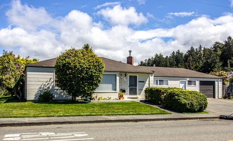 Photo of 3205 R Street, Eureka, CA 95503 (MLS # 272118)