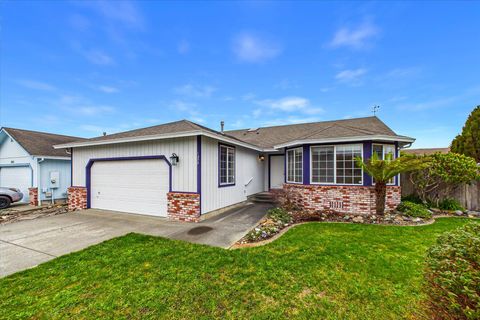 Photo of 1373 Longspur Court, McKinleyville, CA 95519 (MLS # 271578)