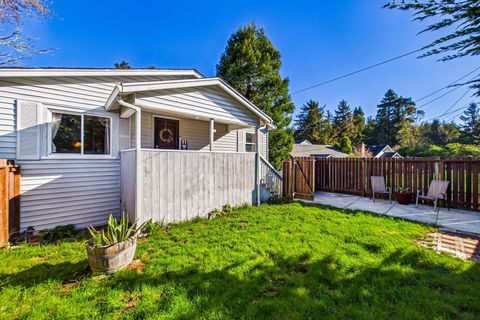 Photo of 1185 Ridgewood Drive, Eureka, CA 95503 (MLS # 271784)