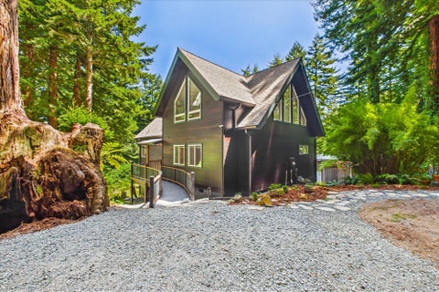 Photo of 3167 Pigeon Point Road, Eureka, CA 95503 (MLS # 273045)
