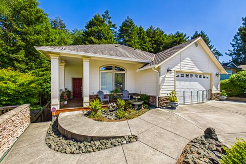 Photo of 2105 Ardagh Court, Eureka, CA 95503 (MLS # 272342)