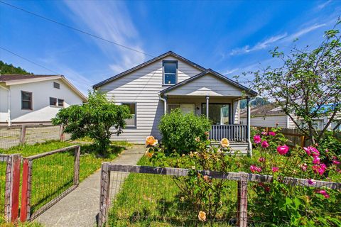 Photo of 180 Cedar Street, Rio Dell, CA 95562 (MLS # 272467)