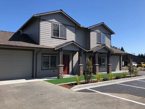 Photo of 2450 Newburg Court, Fortuna, CA 95540 (MLS # 271586)