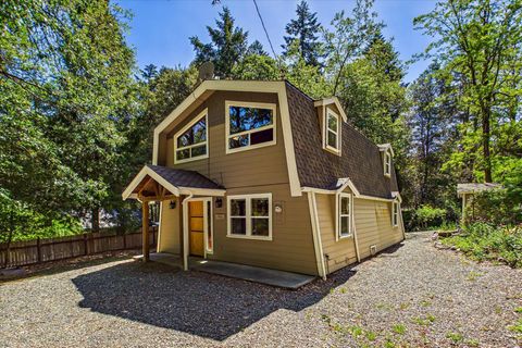 Photo of 1351 The Terrace Lane, Willow Creek, CA 95573 (MLS # 272142)