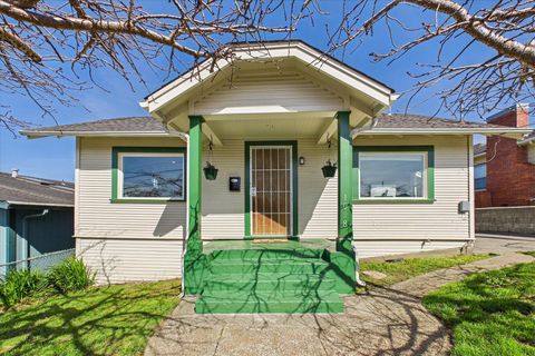 Photo of 1028 Allard Avenue, Eureka, CA 95501 (MLS # 271750)
