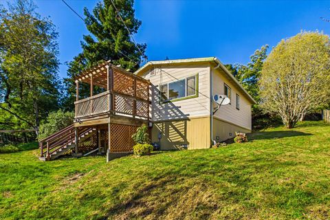 Photo of 887 Fernbridge Drive, Fortuna, CA 95540 (MLS # 271866)