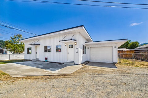 Photo of 670 2nd Avenue, Rio Dell, CA 95562 (MLS # 273074)
