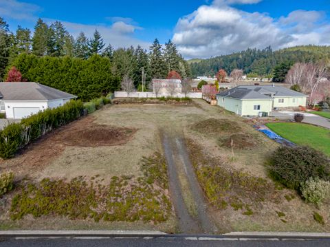 Photo of 1195 Elizabeth Barcus Way, Fortuna, CA 95540 (MLS # 271544)