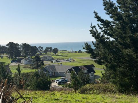 Photo of 90 Fawn Drive, Shelter Cove, CA 95589 (MLS # 271828)