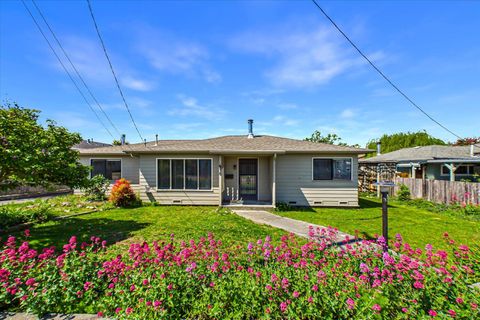 Photo of 638 Spring Street, Fortuna, CA 95540 (MLS # 272038)