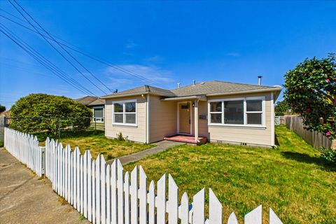 Photo of 724 Stewart Street, Eureka, CA 95503 (MLS # 271947)