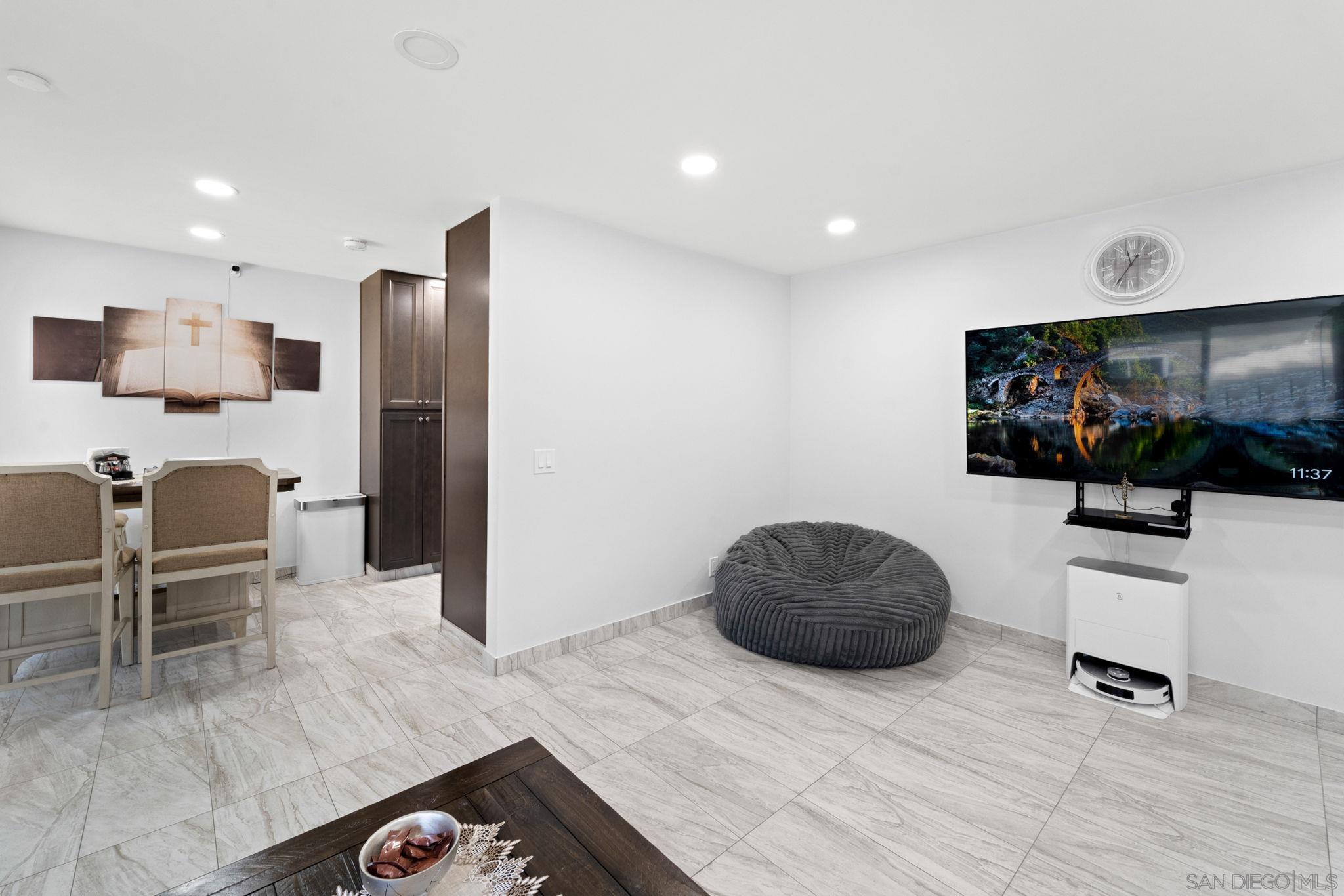 196 W Park Ave  1