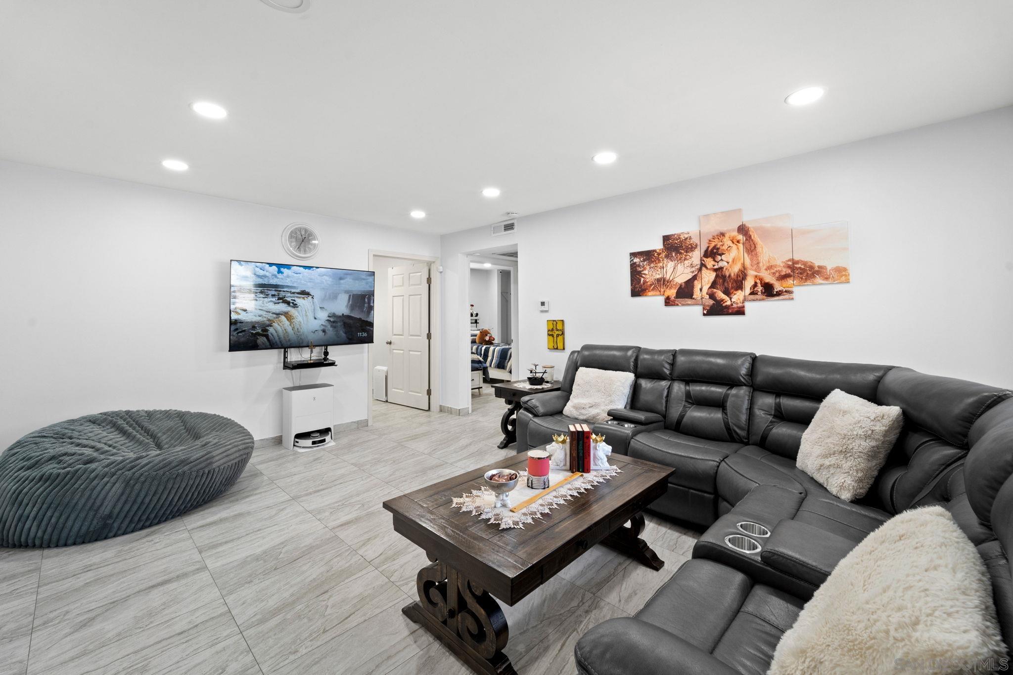 196 W Park Ave  1