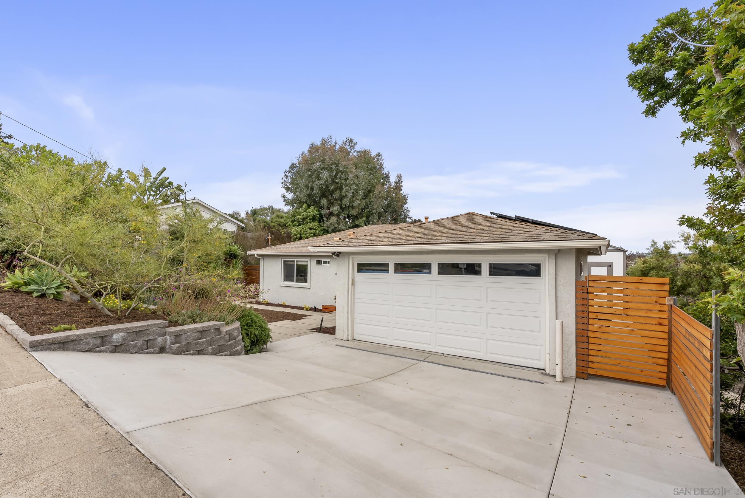310 Bluff Wy