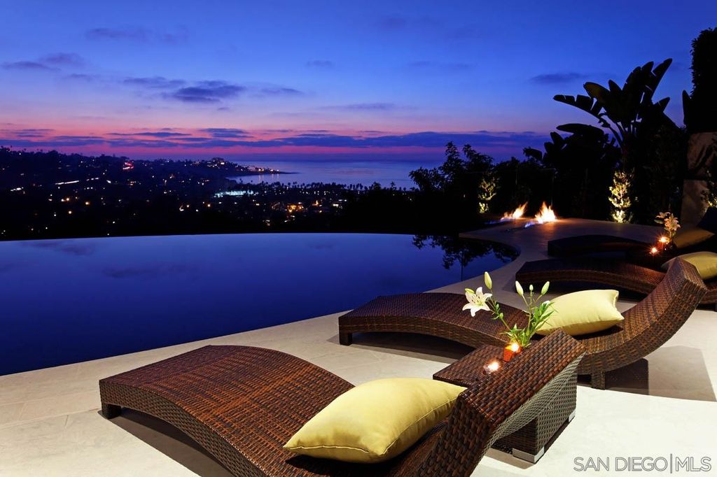 Photo of 2605 Calle Del Oro, La Jolla, CA 92037 (MLS # 250027137)