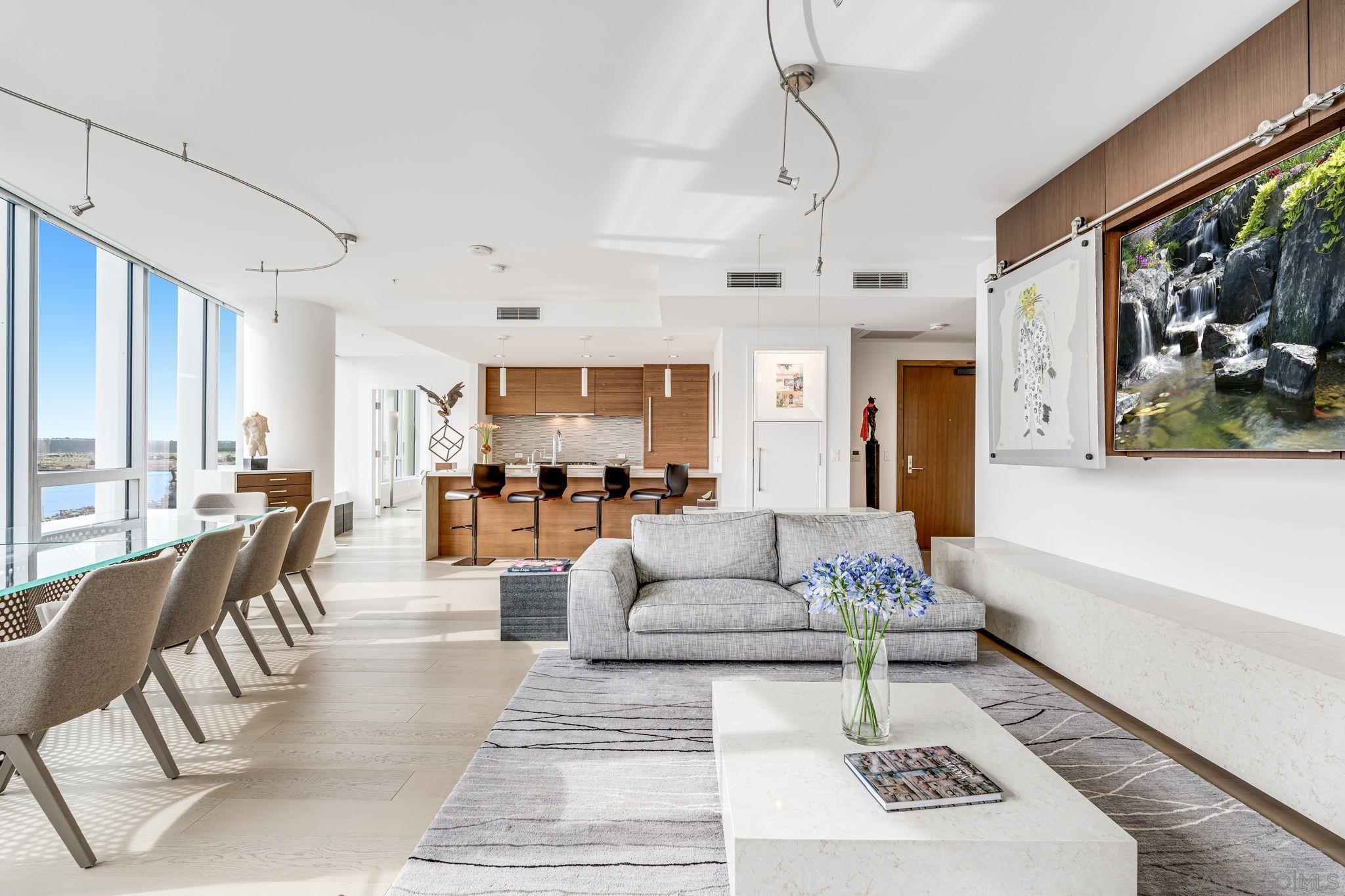 888 W E Street 1804