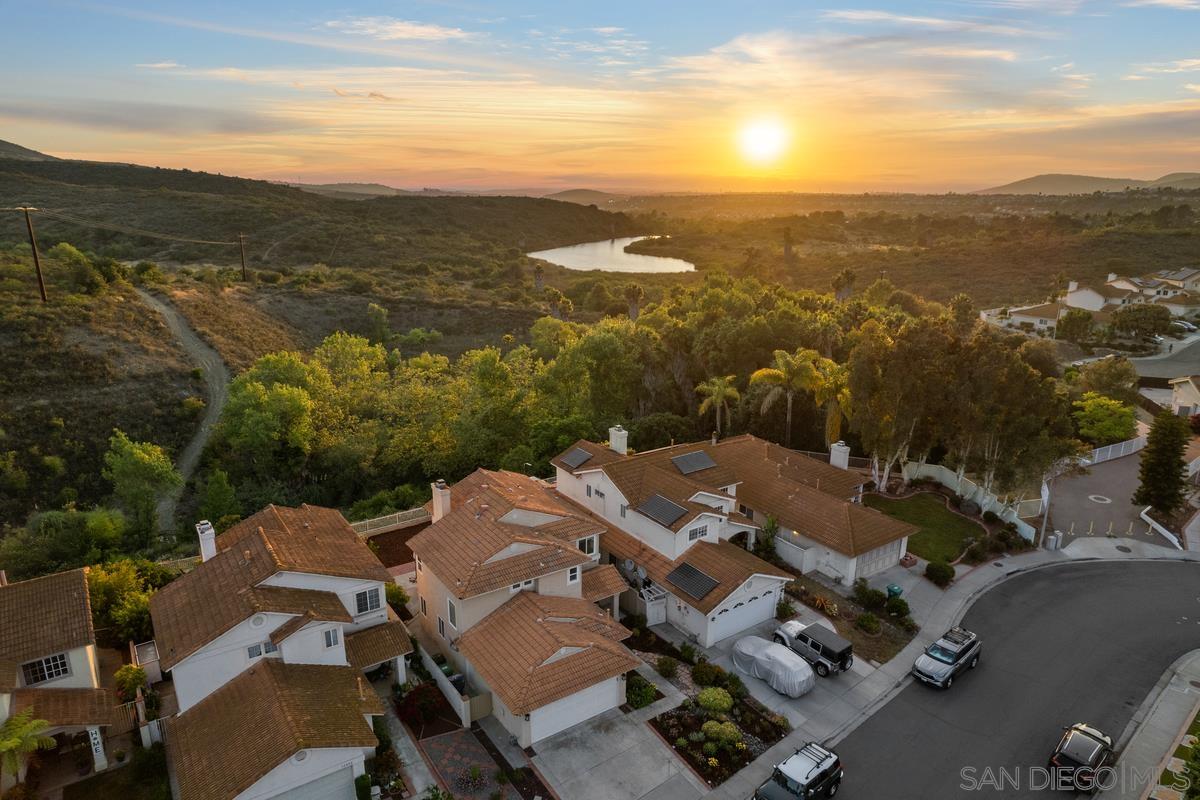 10832 Avenida De Los Lobos