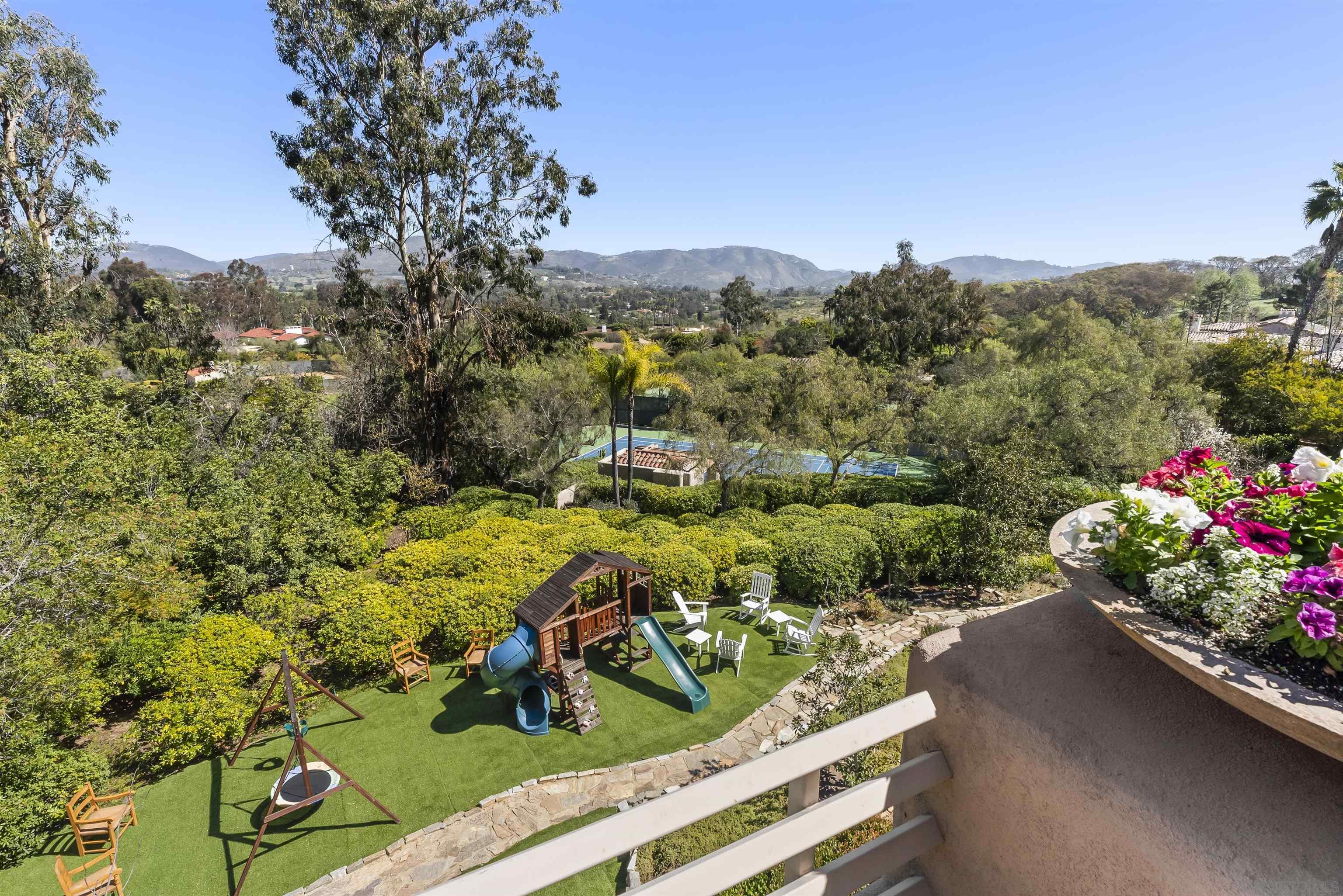 17037 El Mirador