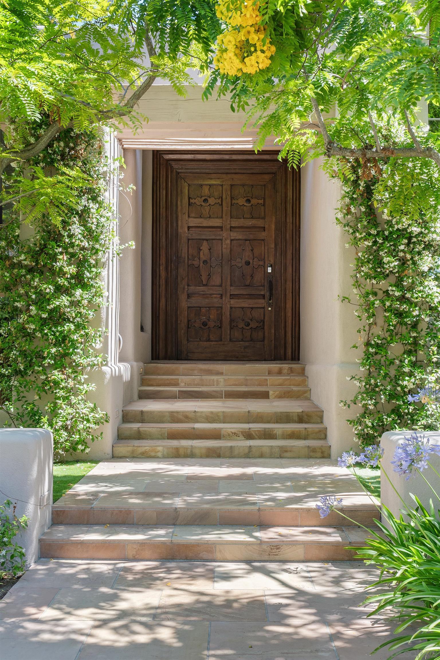 17037 El Mirador