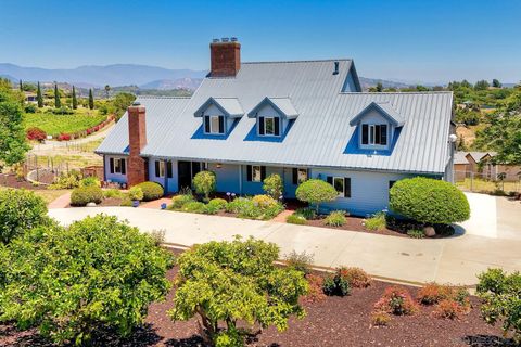 2511  Via Rancheros Fallbrook CA 92028