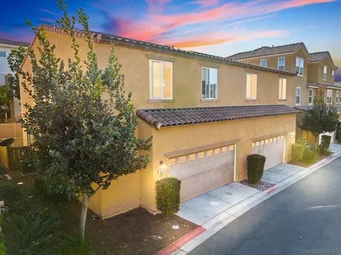 1570 Calle De La Flor 2, Chula Vista, CA 91913 - #: 250025326