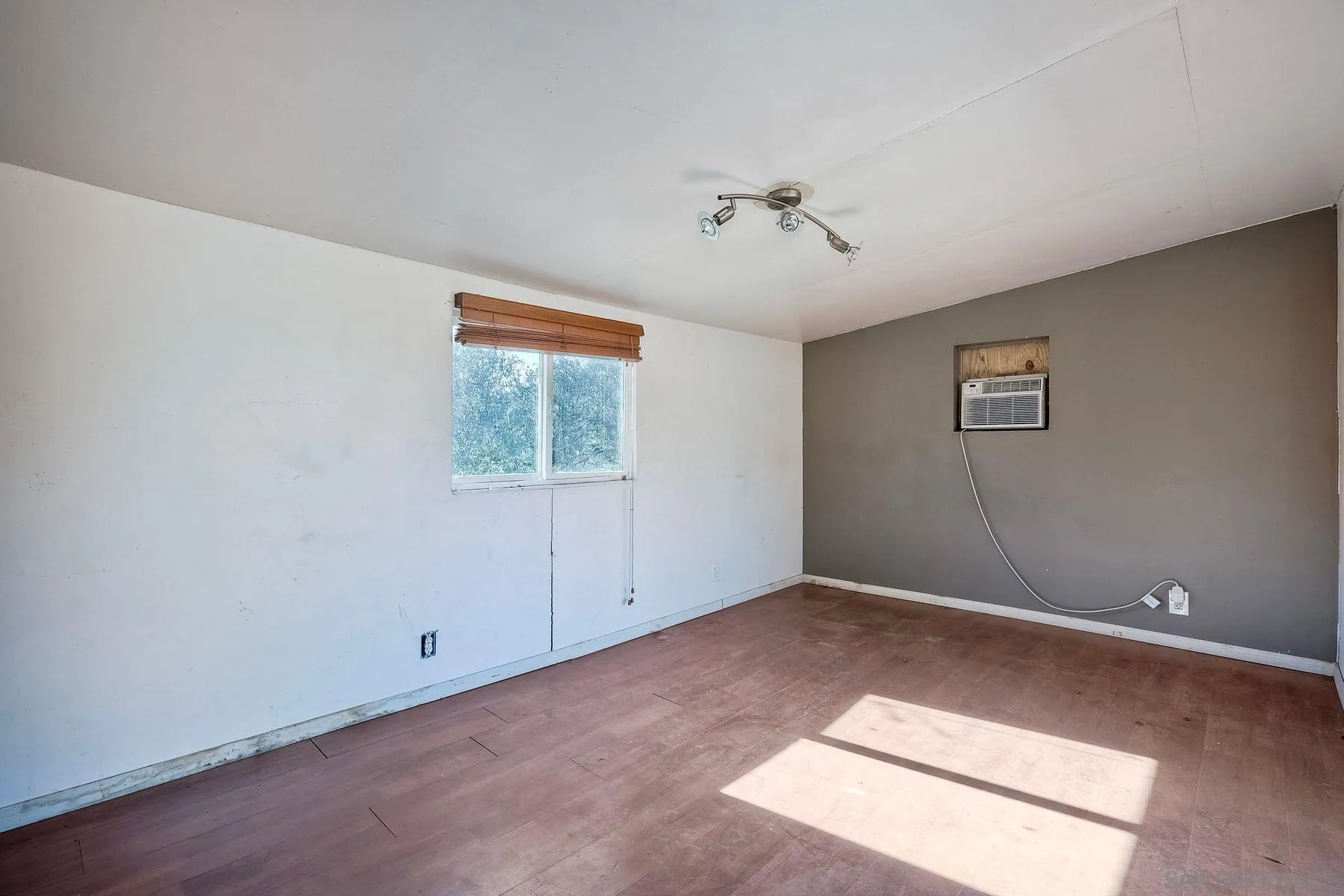 Valley Center, California 92082, United States, 4 Bedrooms Bedrooms, ,2 BathroomsBathrooms,Residential,Pending,22731