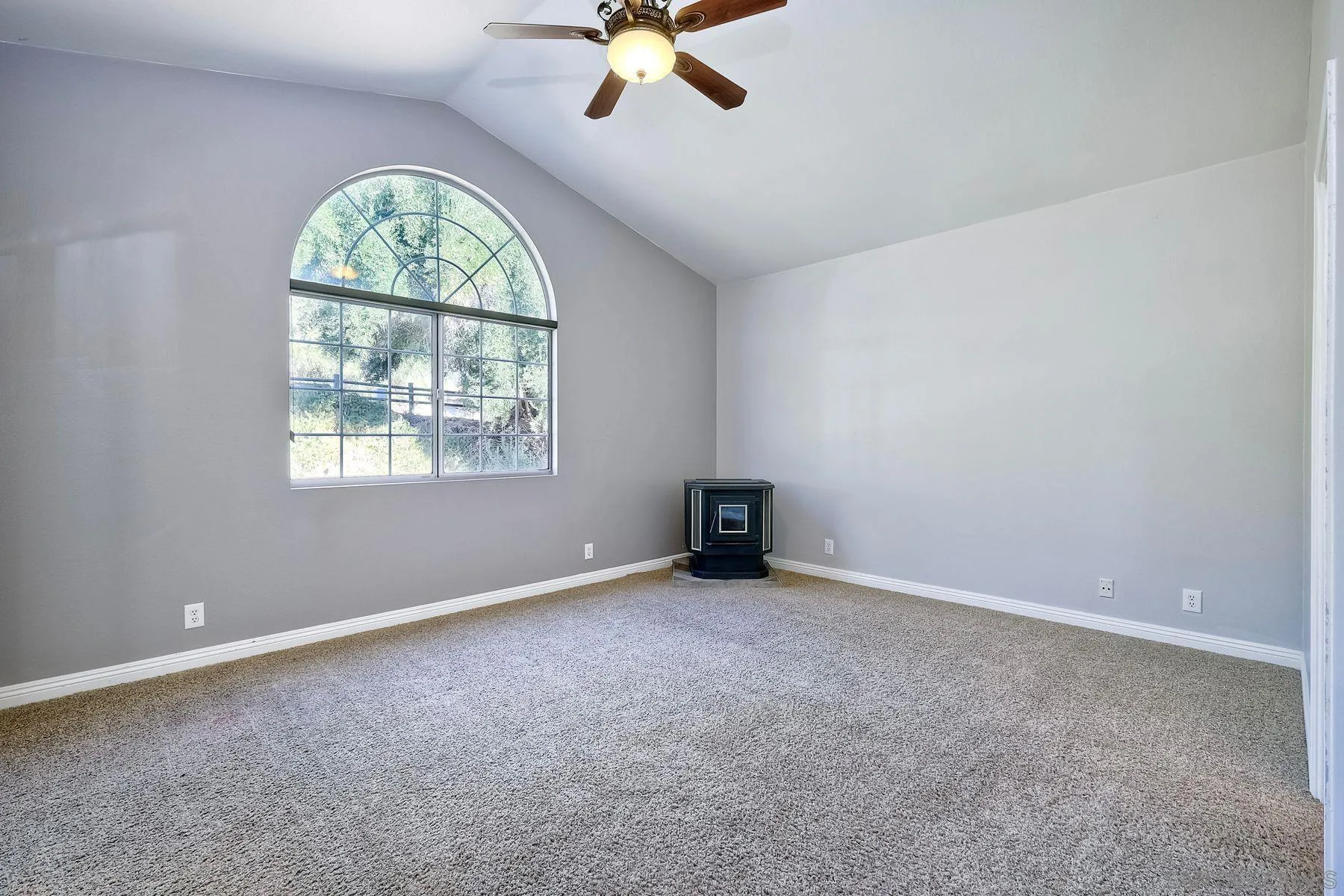 Valley Center, California 92082, United States, 4 Bedrooms Bedrooms, ,2 BathroomsBathrooms,Residential,Pending,22731