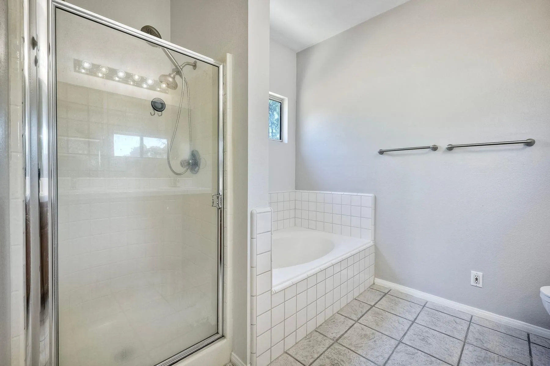 Valley Center, California 92082, United States, 4 Bedrooms Bedrooms, ,2 BathroomsBathrooms,Residential,Pending,22731