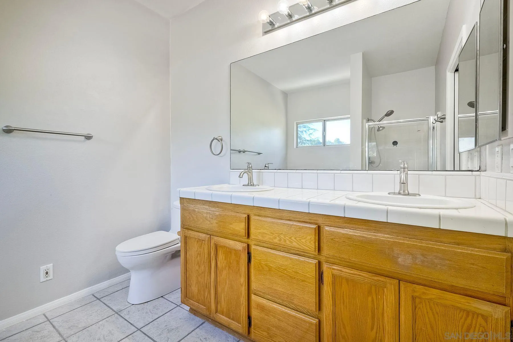 Valley Center, California 92082, United States, 4 Bedrooms Bedrooms, ,2 BathroomsBathrooms,Residential,Pending,22731