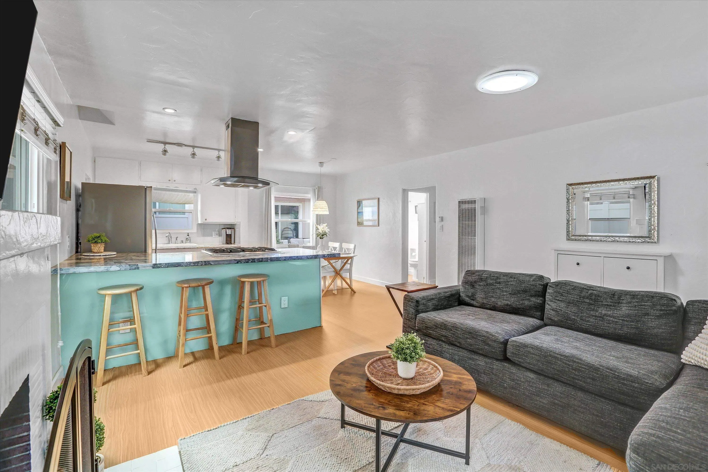 San Diego, California 92109, United States, 6 Bedrooms Bedrooms, ,2 BathroomsBathrooms,Residential,Active,150241