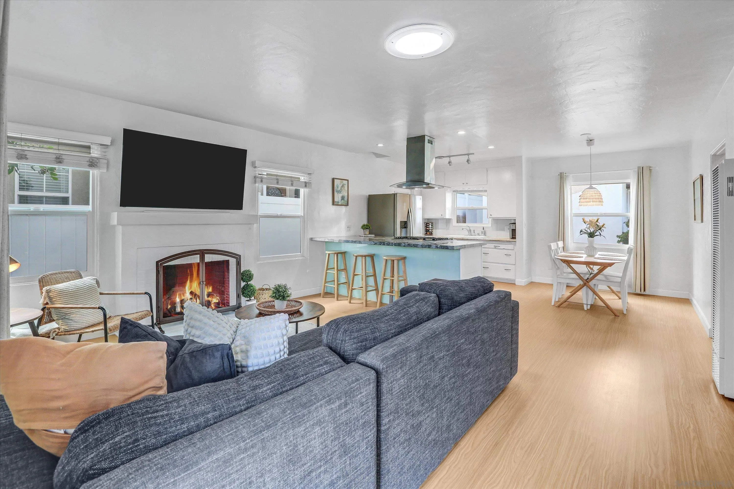 San Diego, California 92109, United States, 6 Bedrooms Bedrooms, ,2 BathroomsBathrooms,Residential,Active,150241