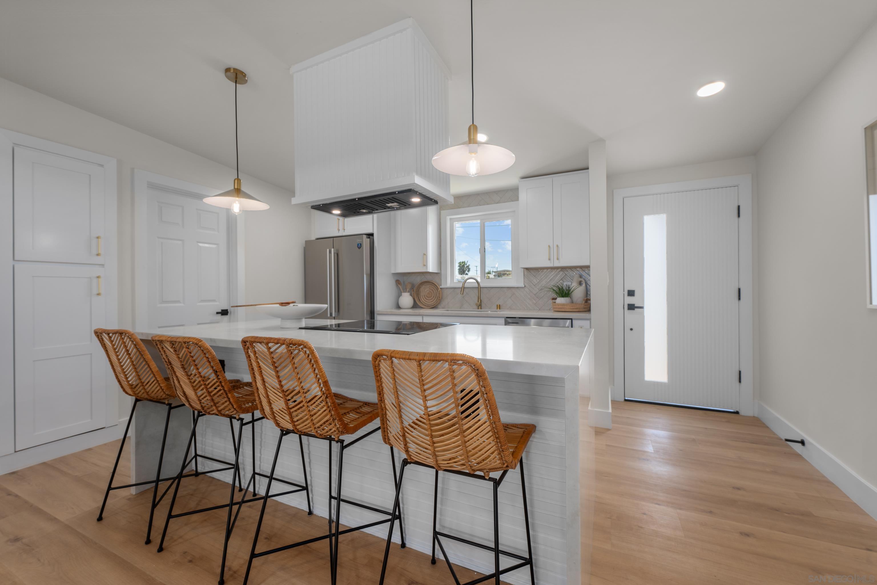 1128 Hemlock Avenue