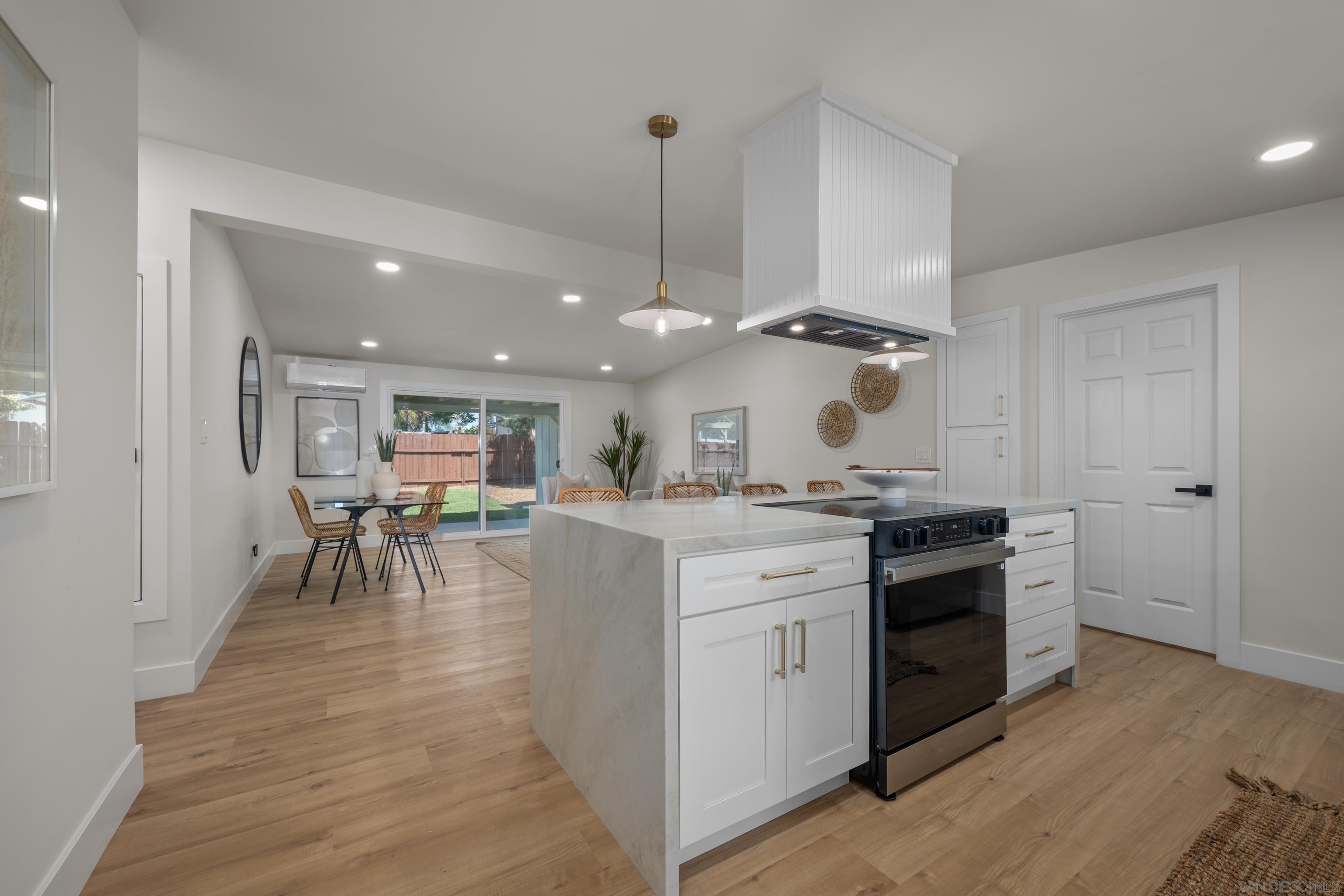 1128 Hemlock Avenue