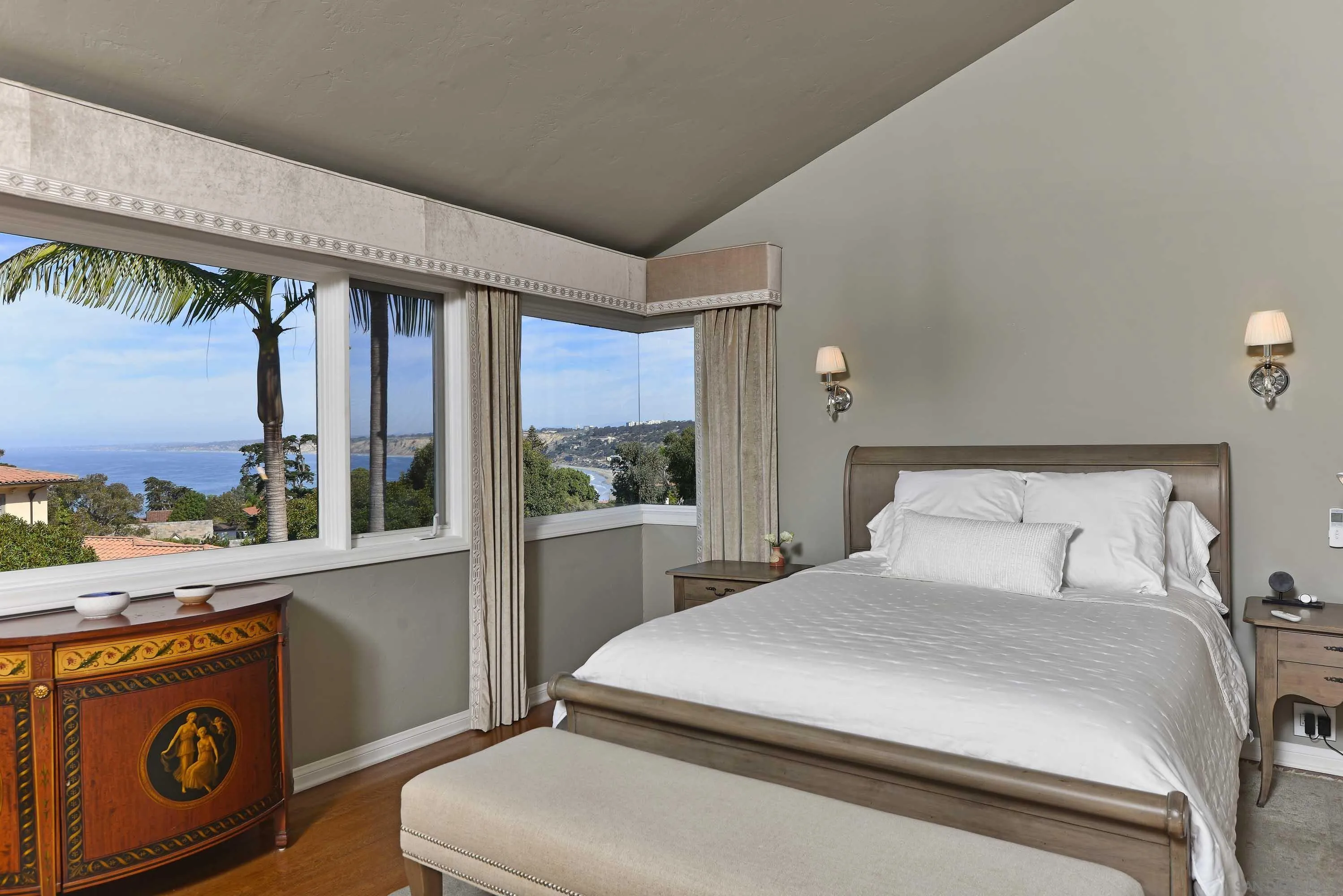 La Jolla, California 92037, United States, 4 Bedrooms Bedrooms, ,5 BathroomsBathrooms,Residential,Active,35153