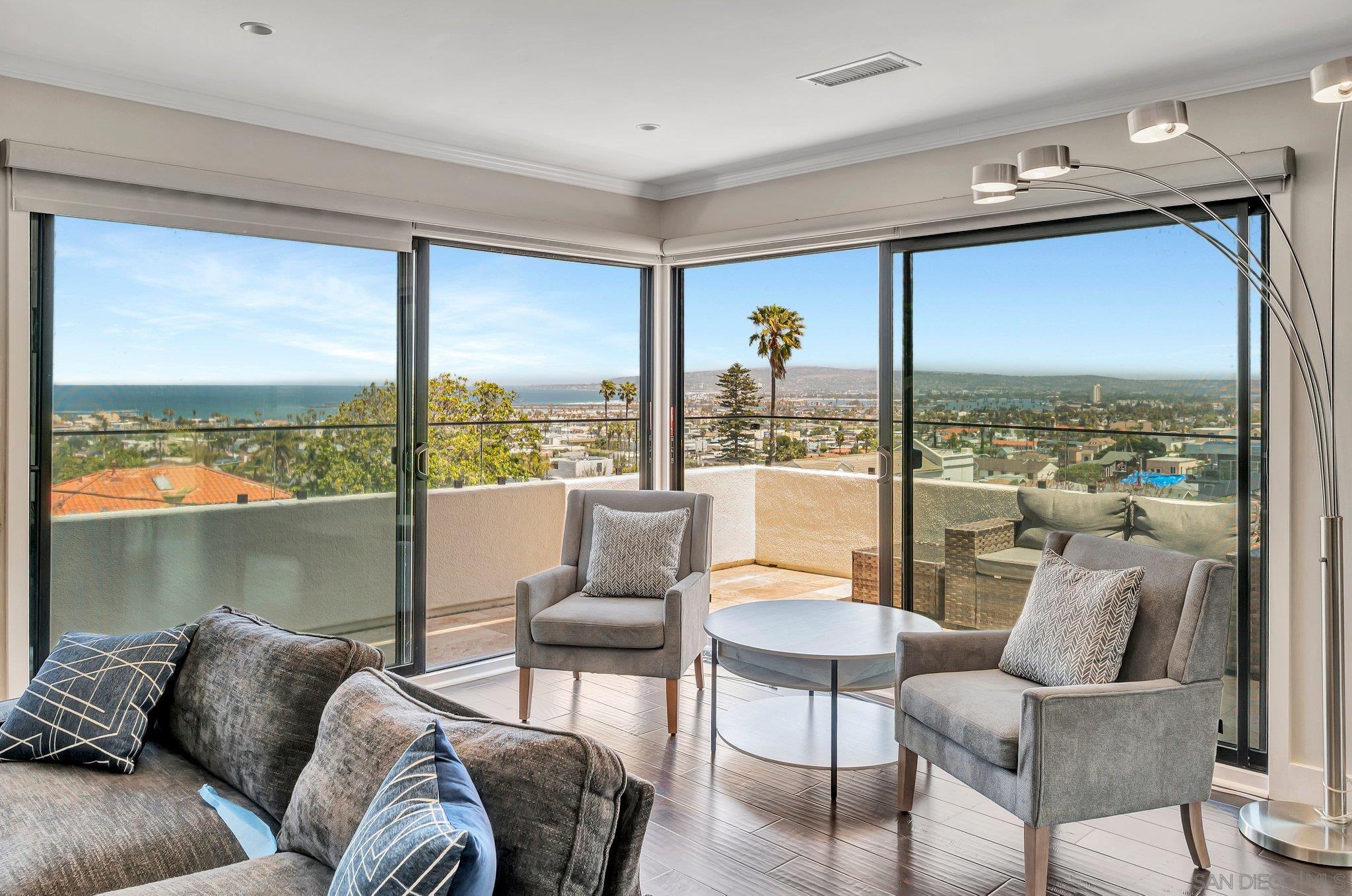 4611 Santa Cruz Ave