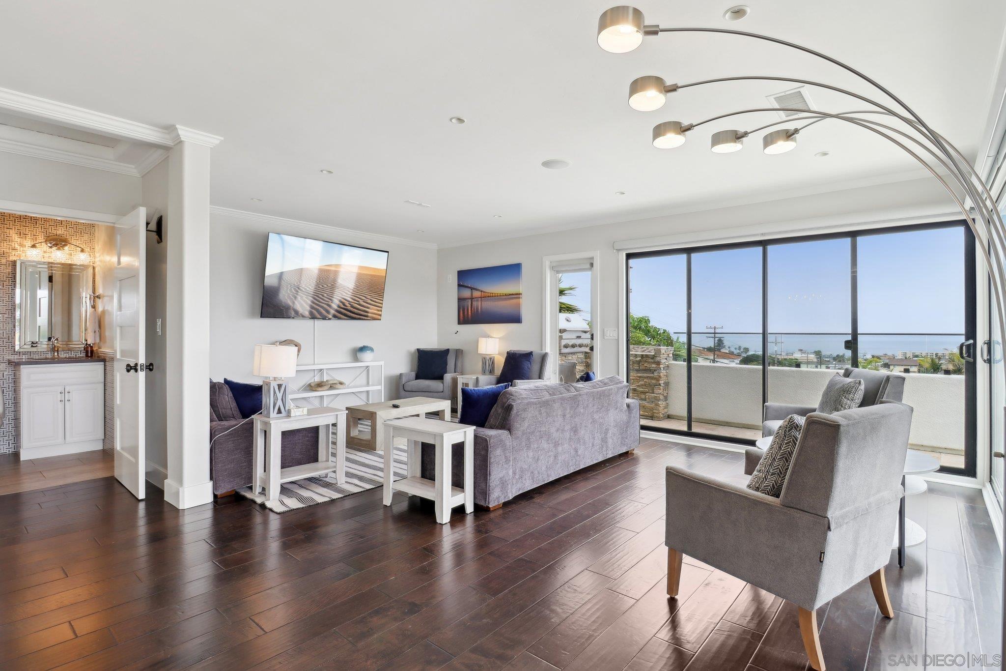 4611 Santa Cruz Ave