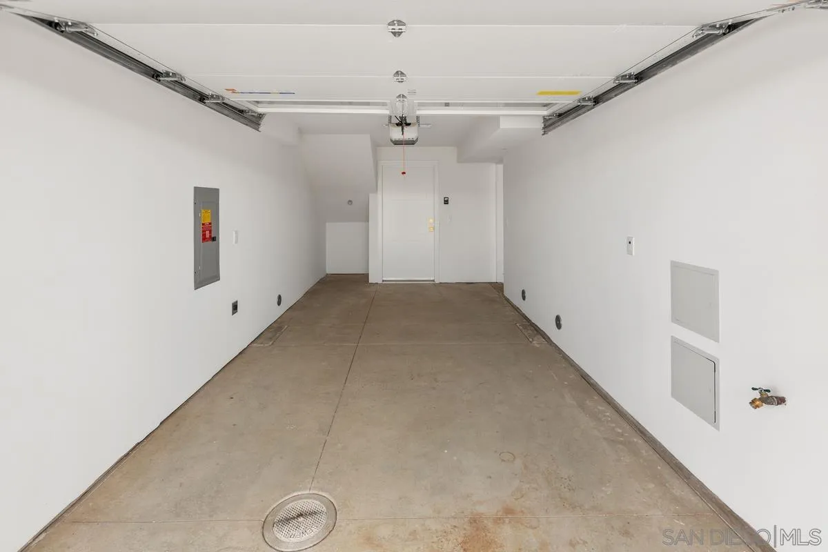 Coronado, California 92118, United States, 3 Bedrooms Bedrooms, ,3 BathroomsBathrooms,Residential,Active,83115