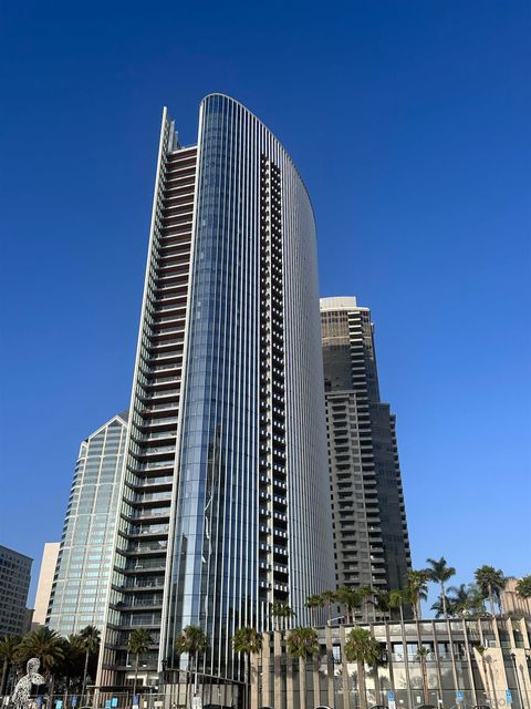 Condominium in San Diego CA 888 E Street.jpg
