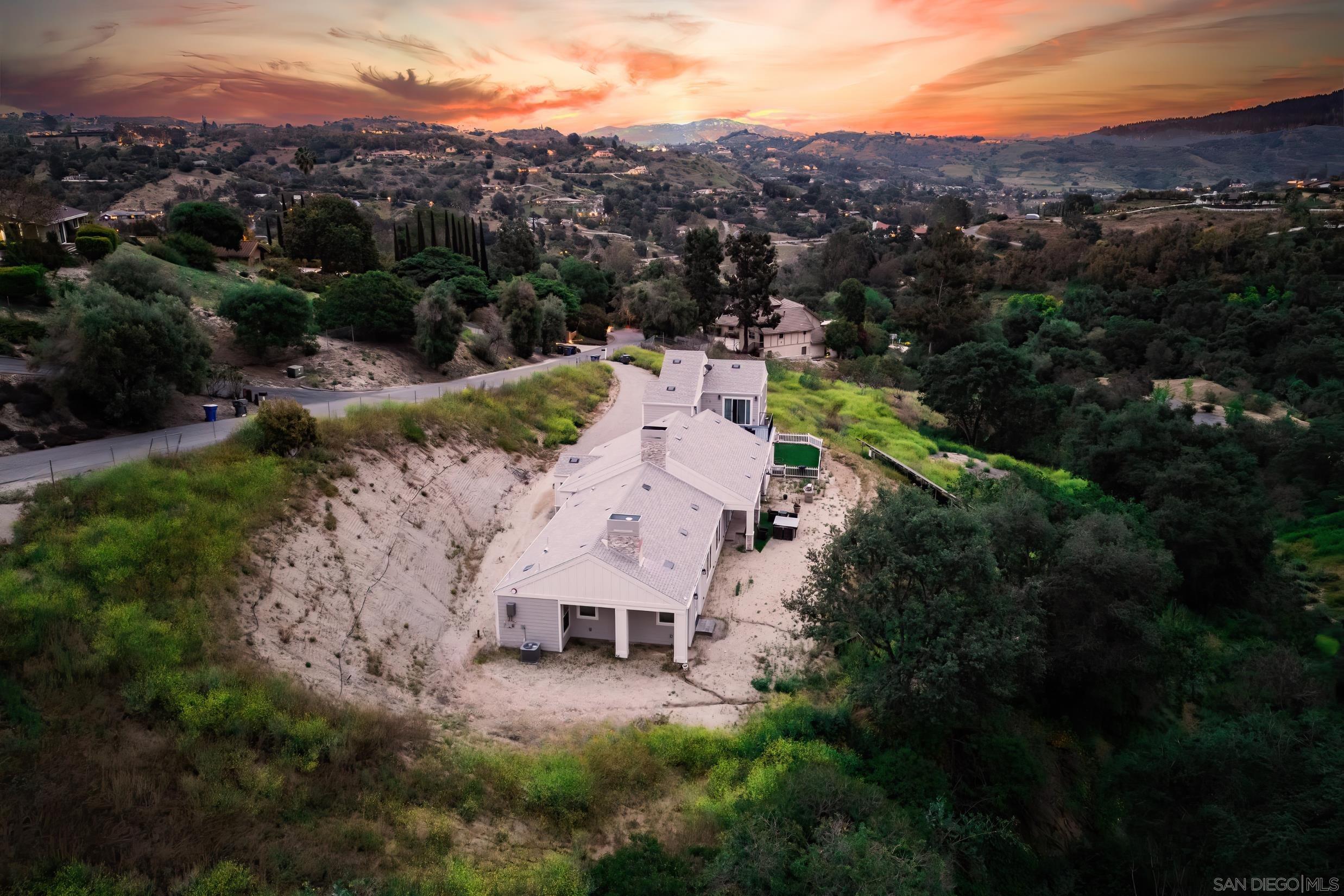 2747 Via Del Robles