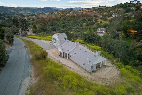 2747 Via Del Robles, Fallbrook, CA 92028 - #: 250000994
