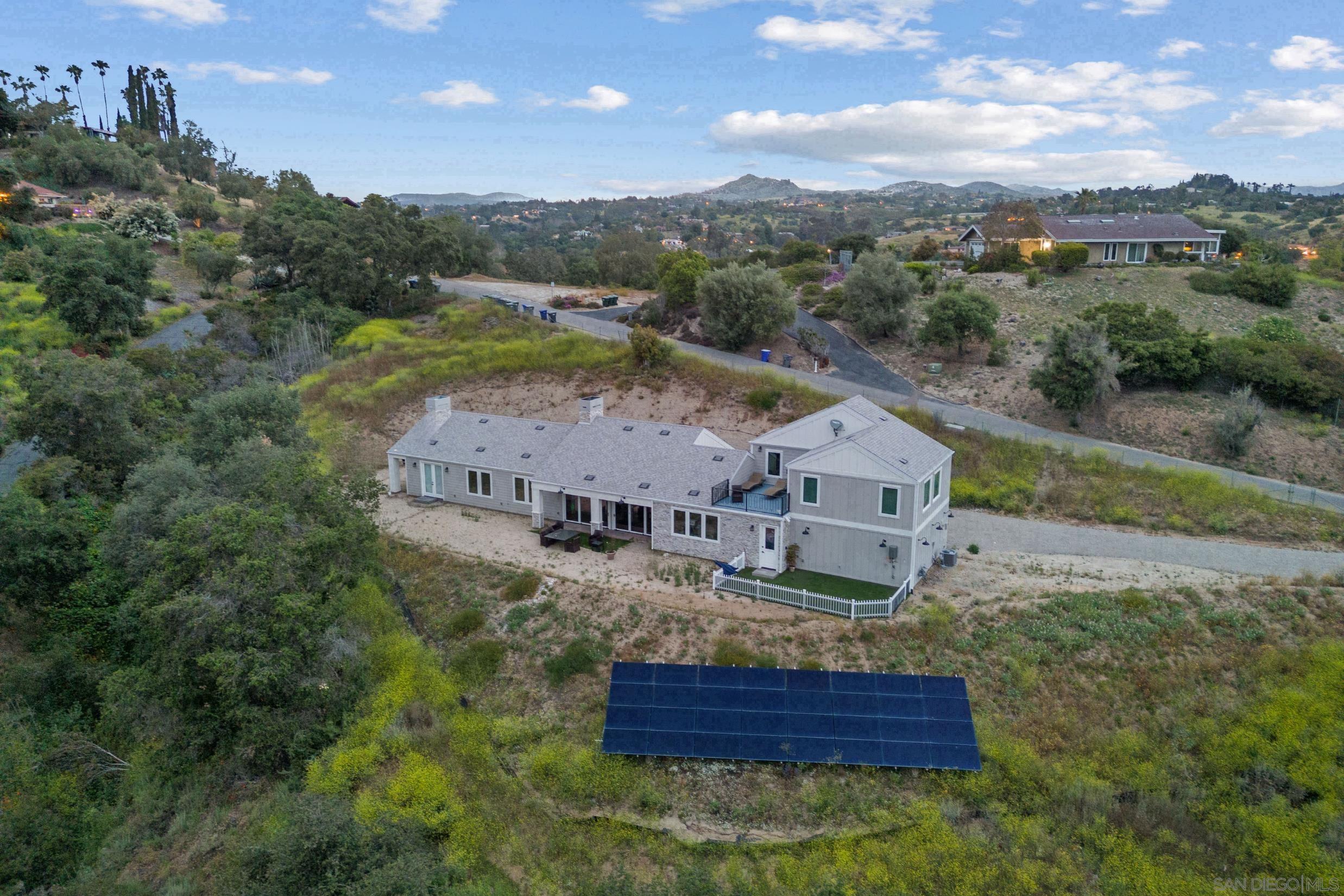 2747 Via Del Robles
