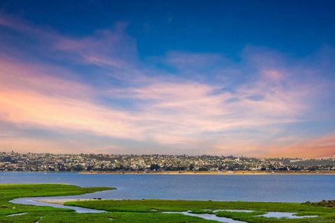 3833  Lamont St  2F San Diego CA 92109