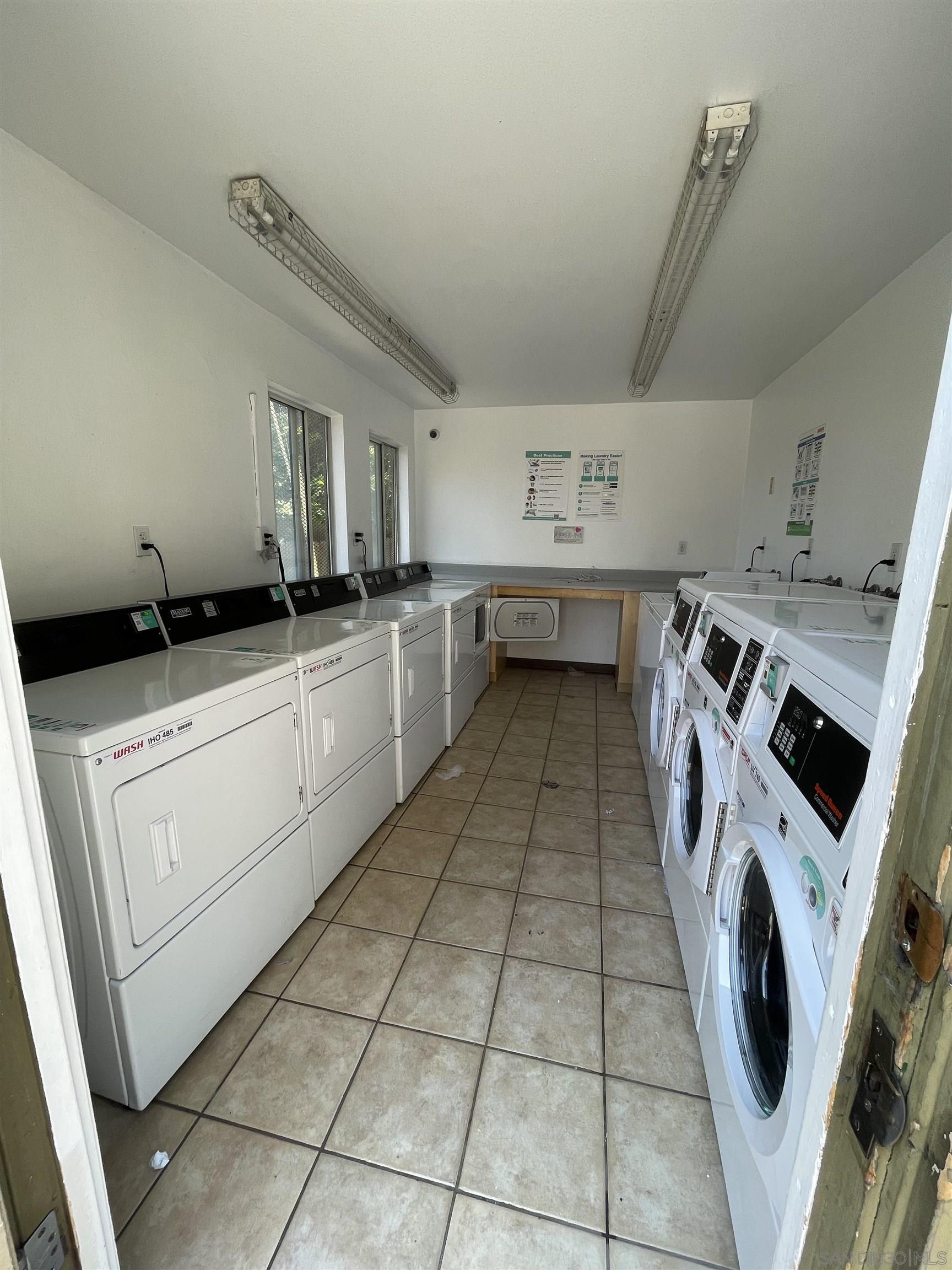 4222 Menlo Ave 17