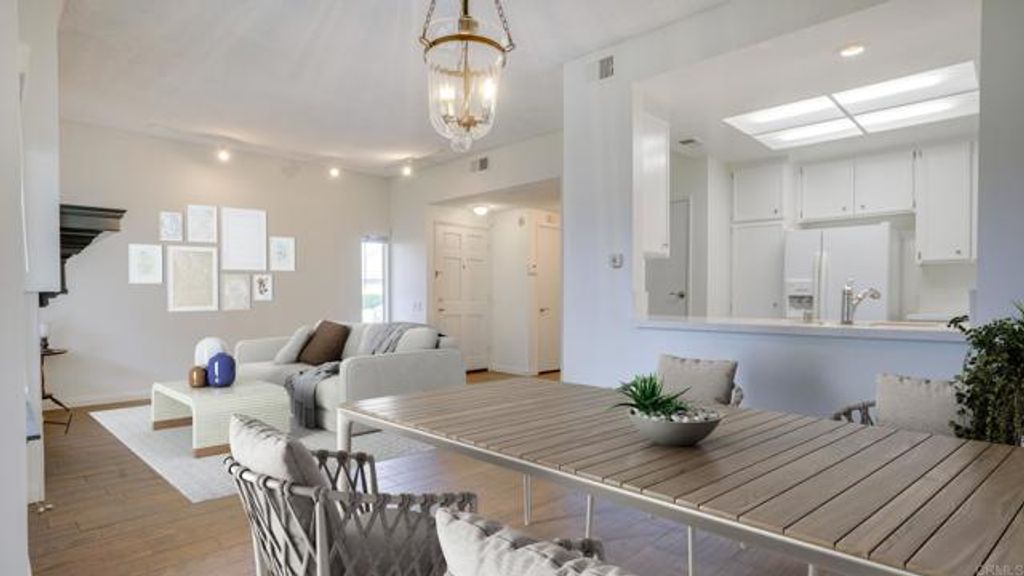 Photo for 942 Lupine Hills Drive #39, Vista, CA 92081 (MLS # NDP2401975)